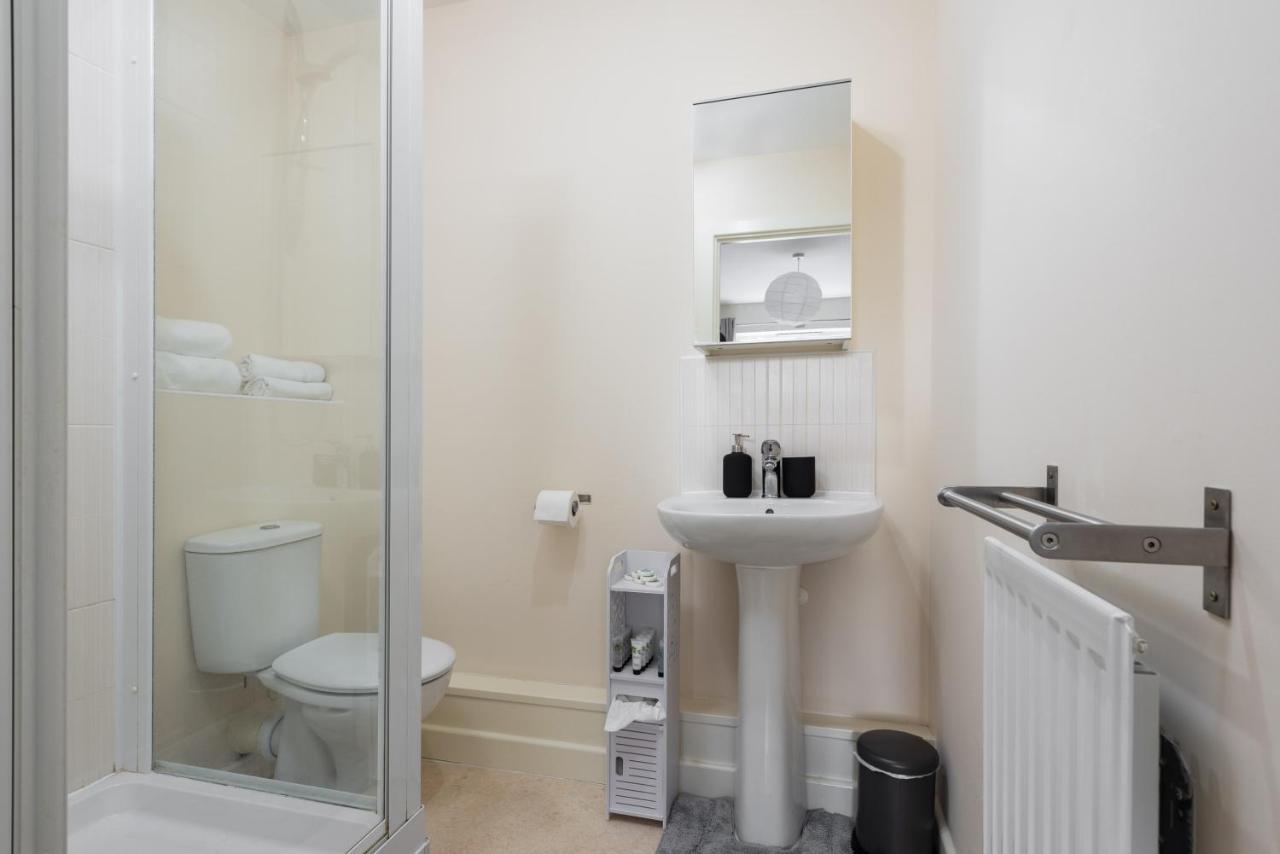 Virexxa Bletchley - Executive Suite - 2Bed Flat With Free Parking Milton Keynes Exterior foto